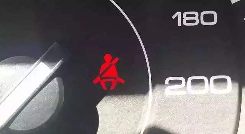 天冷了！汽车仪表盘上出现一个小人上厕所的标志，是车坏了吗?