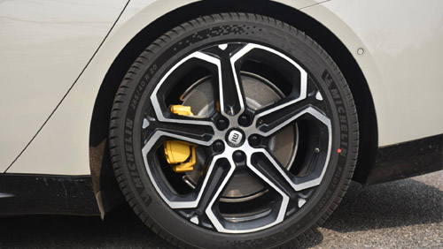 轮胎保：轮胎应该先换前面还是后面？